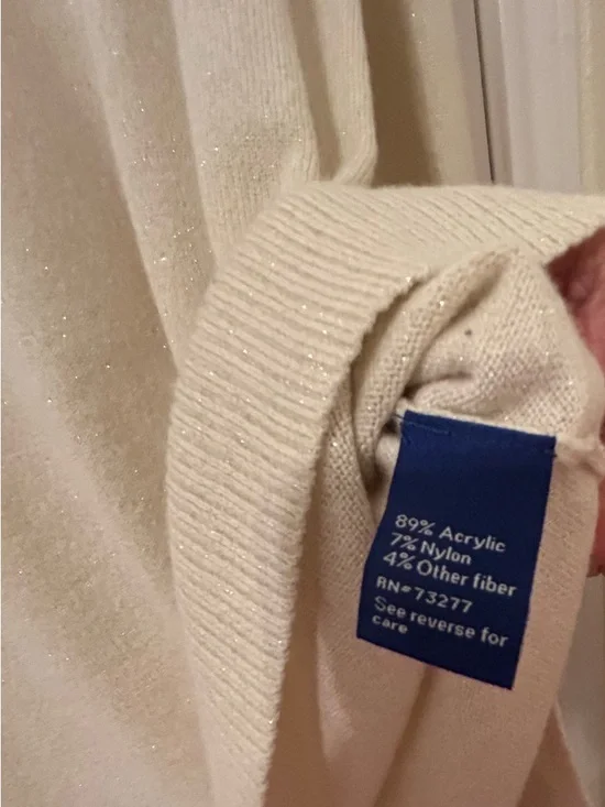 Lightweight Sweater Apt. 9 tunic sweater with a rib-knit crew neck. - Picture 4 of 9